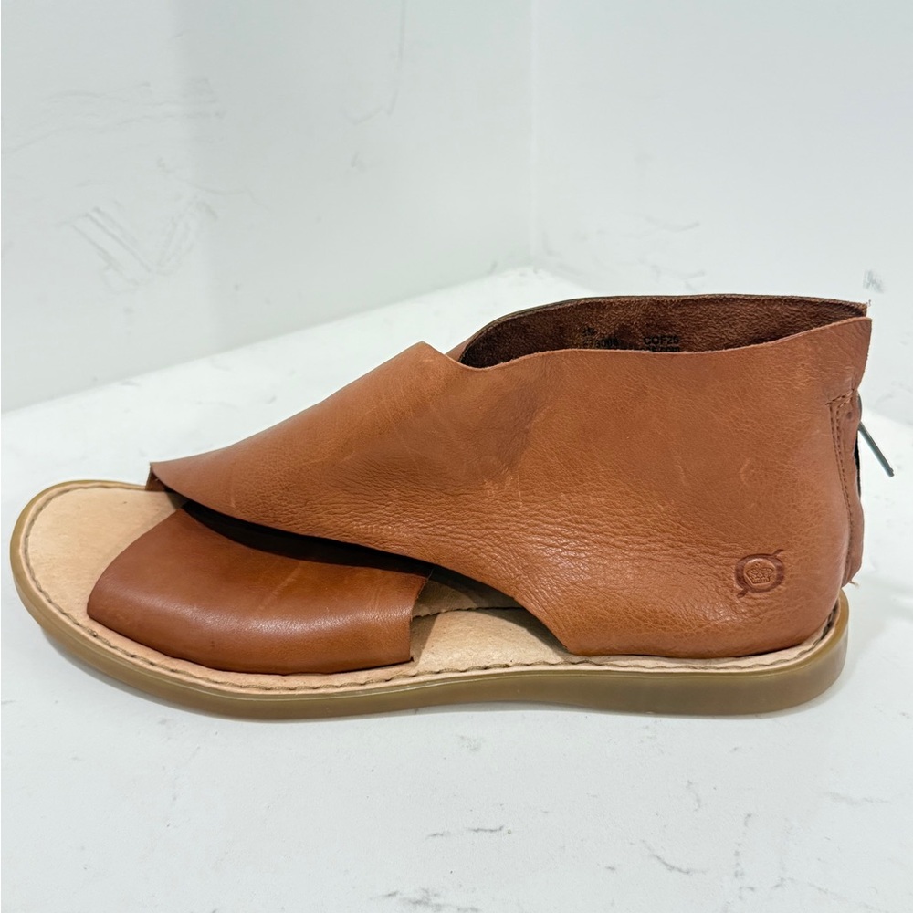 Born IWA Leather Open-Toe Sandals- light brown size 8M